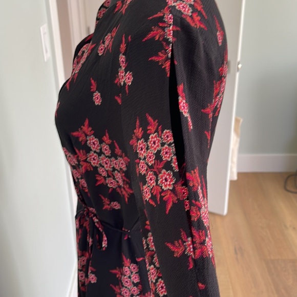 Beautiful long wrap dress - Picture 6 of 10